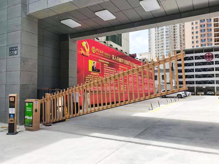 某單位停車(chē)場(chǎng)采用 “安快” 同進(jìn)同出柵欄道閘